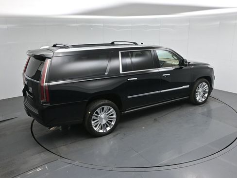 Used 2016 Cadillac Escalade ESV Platinum image 40