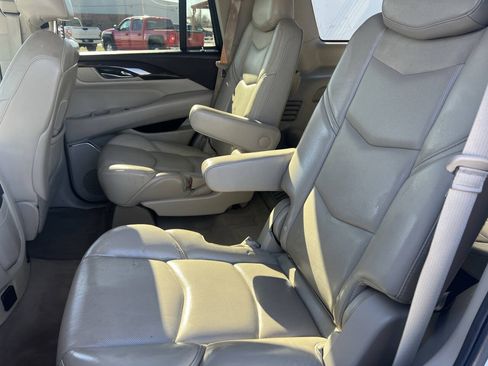 Used 2017 Cadillac Escalade Luxury RWD image 7
