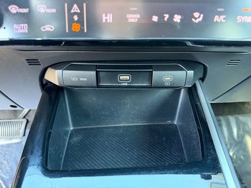 Used 2024 Kia Niro LX image 25