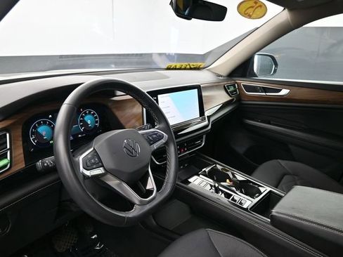 Used 2024 Volkswagen Atlas SE image 21