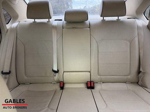 Used 2017 Volkswagen Passat 1.8T R-Line image 21