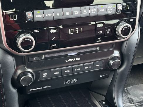 Used 2023 Lexus GX 460 Luxury w/ Accessory Package AWD/4WD image 18
