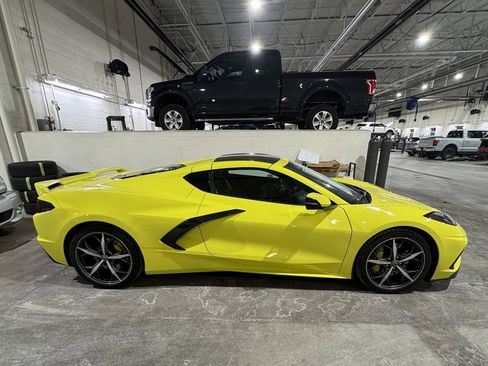 Used 2021 Chevrolet Corvette Stingray Premium Cpe w/ Z51 Performance Package image 3