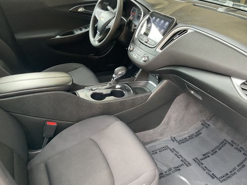 Used 2020 Chevrolet Malibu LT FWD image 23