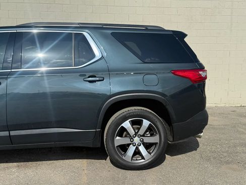 Used 2021 Chevrolet Traverse LT w/ LT Premium Package AWD/4WD image 5