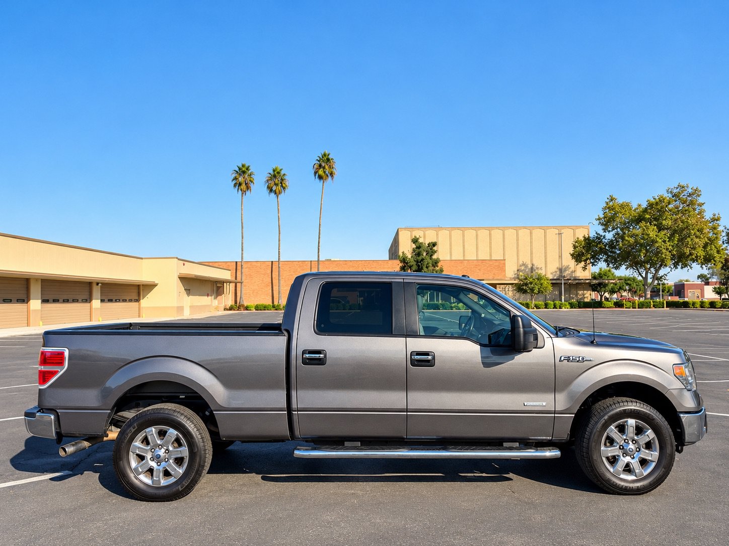 Used 2014 Ford F150 XLT w/ Equipment Group 302A Luxury AWD/4WD image 8