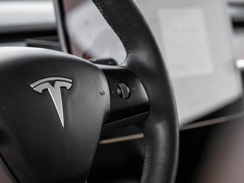 Used 2021 Tesla Model Y 2WD image 19