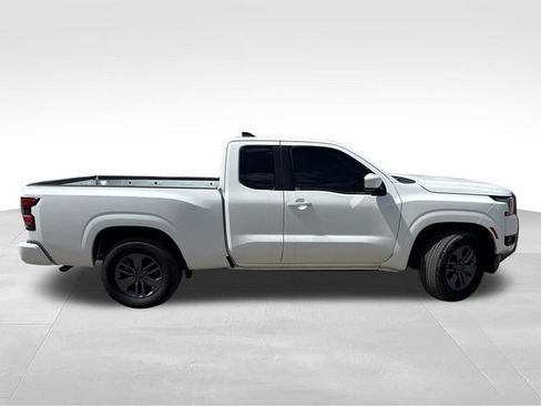 Certified 2025 Nissan Frontier SV RWD image 9