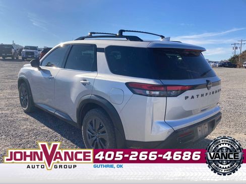 Used 2022 Nissan Pathfinder SV w/ SV Premium Package image 6