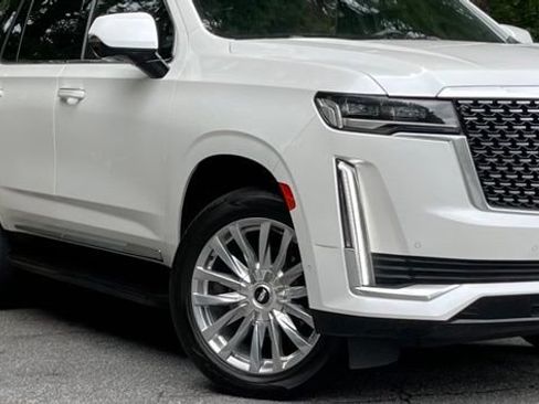 Used 2022 Cadillac Escalade Premium Luxury AWD/4WD image 10
