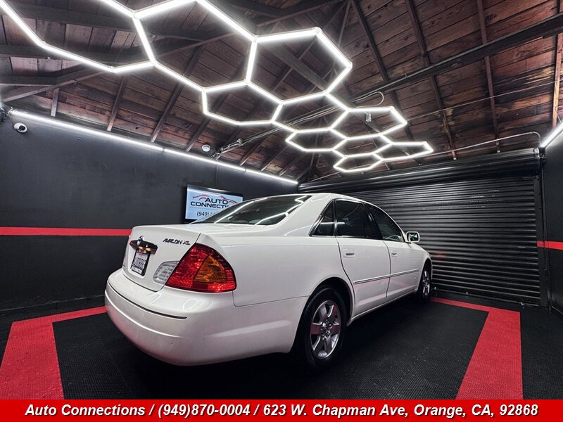 Used 2001 Toyota Avalon XL FWD image 3