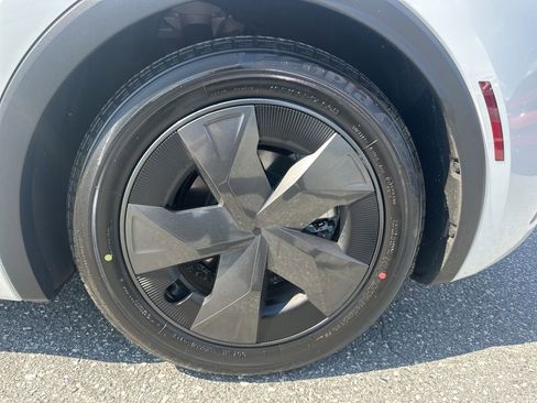 Used 2025 Toyota Prius XLE image 27