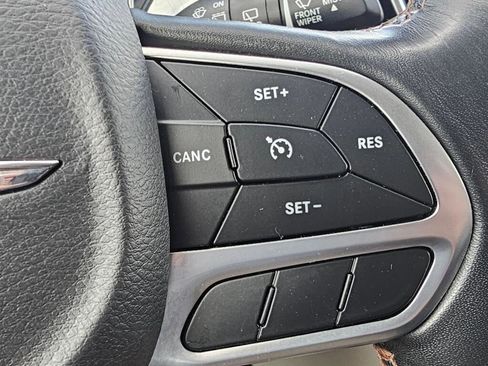 Used 2019 Chrysler Pacifica Touring-L FWD image 29
