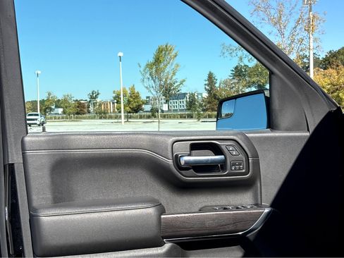 Used 2019 Chevrolet Silverado 1500 LTZ w/ LTZ Convenience Package image 12