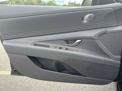 Certified 2025 Hyundai Elantra Sport image 36