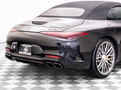 Used 2022 Mercedes-Benz SL 63 AMG 4MATIC w/ Driver Assistance Package image 31