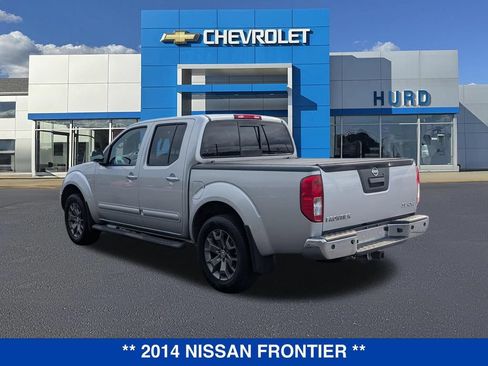 Used 2014 Nissan Frontier SL w/ SL Moonroof Package AWD/4WD image 6