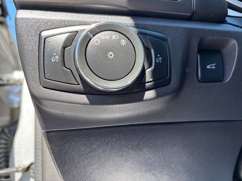 Used 2016 Ford Fusion SE FWD image 19