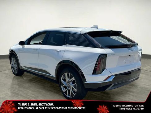 Used 2025 Cadillac Optiq Luxury 2 w/ LPO, Floor Liner Package AWD/4WD image 5