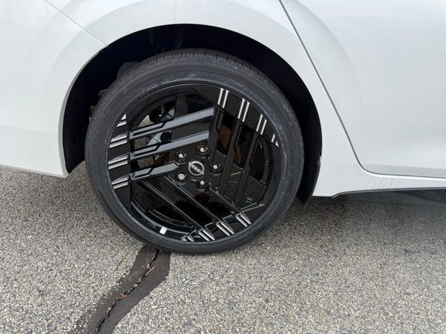 New 2026 Nissan Sentra SR w/ Floor Mat Package FWD image 13