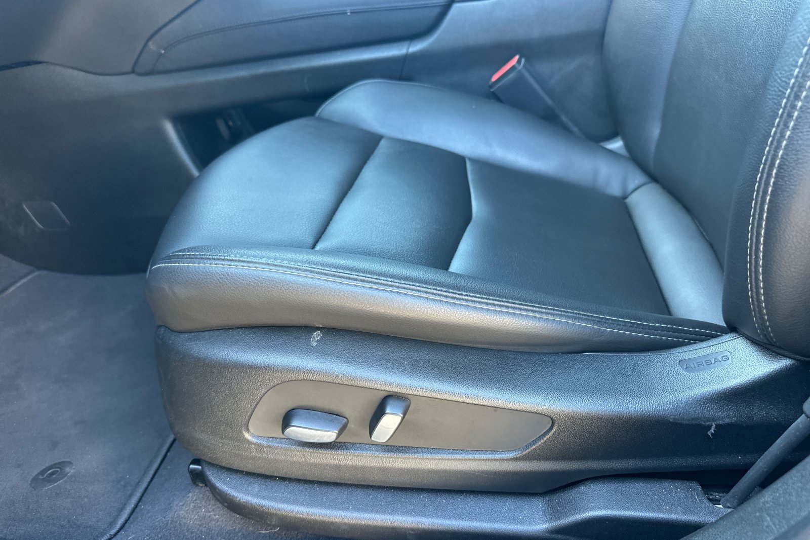 Used 2024 Cadillac XT6 Luxury FWD image 13