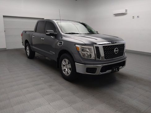 Used 2017 Nissan Titan SV image 13