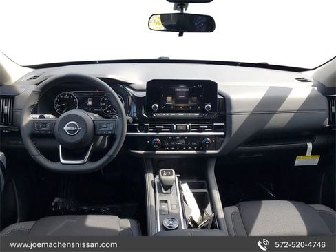 New 2025 Nissan Pathfinder SV image 12