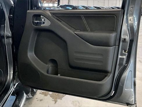 Used 2020 Nissan Frontier PRO-4X w/ Pro-4x Utility Package image 29