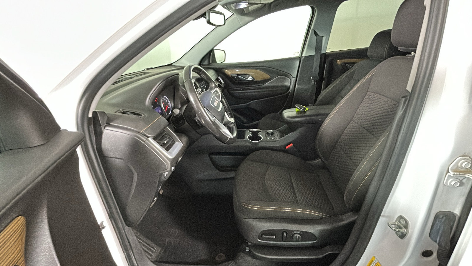 Used 2019 GMC Terrain SLE w/ Driver Convenience Package AWD/4WD image 14