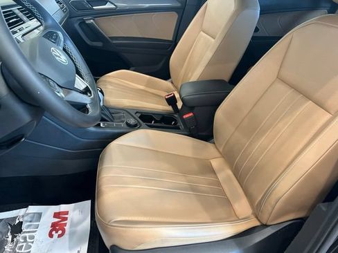 Used 2024 Volkswagen Tiguan SE AWD/4WD image 8