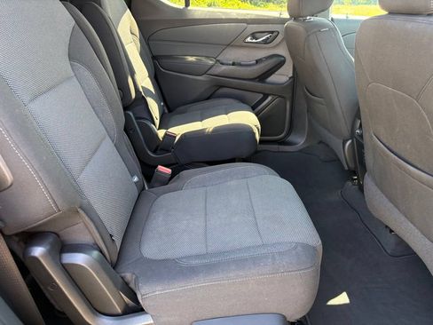 Used 2023 Chevrolet Traverse LT FWD image 36