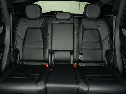 Used 2025 Porsche Cayenne AWD/4WD image 29
