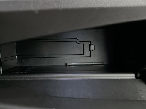 Used 2025 Toyota Camry LE image 32