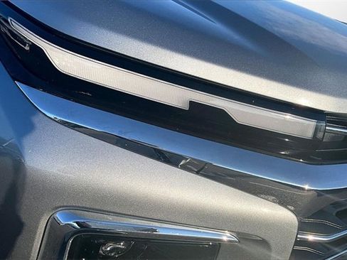 Used 2025 Chevrolet Traverse LT image 29