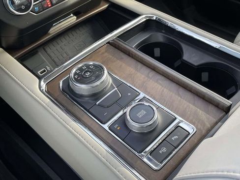 Used 2018 Ford Expedition Platinum image 31