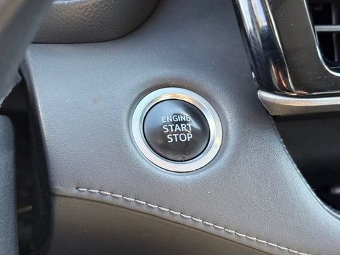 Used 2021 Toyota Highlander LE FWD image 19