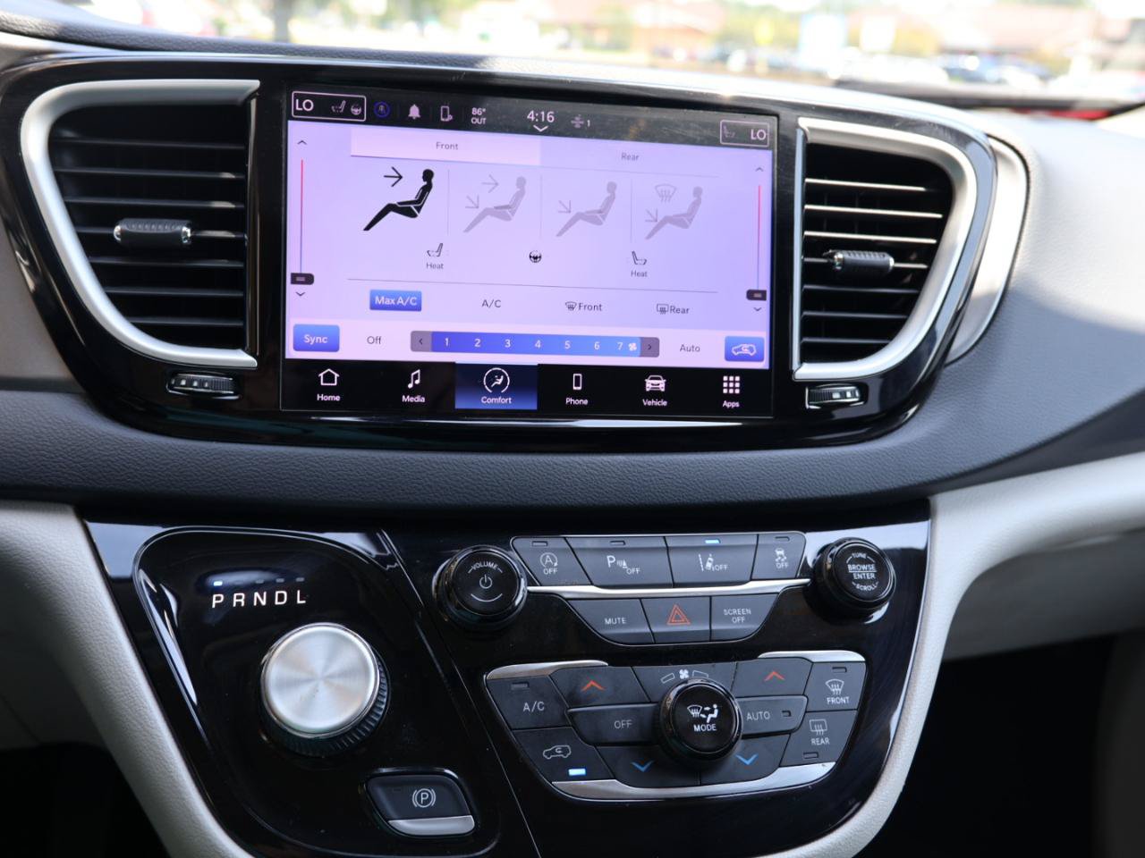 Used 2025 Chrysler Pacifica Select FWD image 17