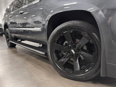 Used 2019 Cadillac Escalade ESV Premium Luxury image 24