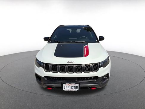 Used 2025 Jeep Compass Trailhawk AWD/4WD image 4