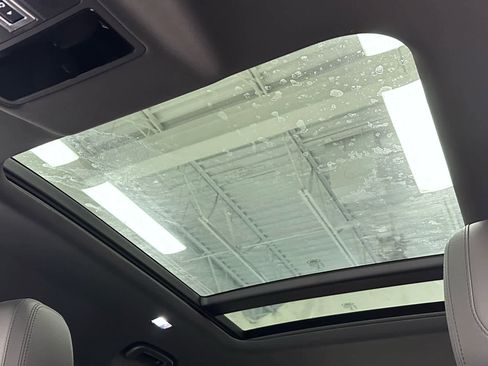 Used 2023 Land Rover Defender 110 X-Dynamic SE image 38