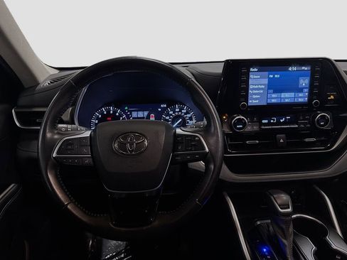 Used 2021 Toyota Highlander XLE image 28