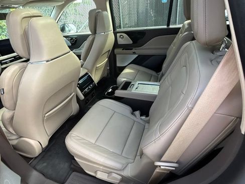 Used 2024 Lincoln Aviator Reserve w/ Equipment Group 201A AWD/4WD image 9