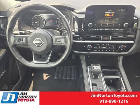Used 2025 Nissan Pathfinder SV FWD image 26