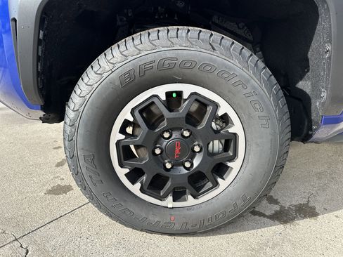 Used 2025 Toyota Tacoma TRD Off-Road w/ TRD Off Road Upgrade Package image 29