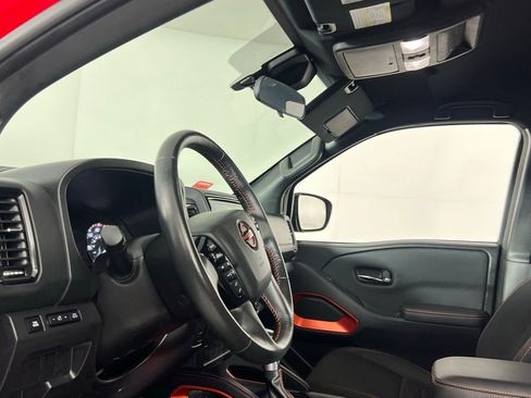 Used 2024 Nissan Frontier Pro-X image 18