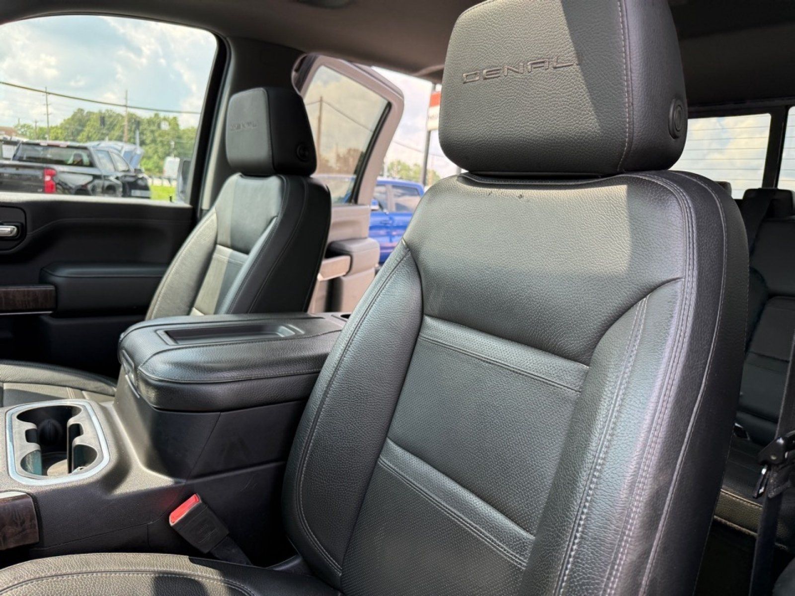 Used 2020 GMC Sierra 3500 Denali w/ Denali Ultimate Package AWD/4WD image 31