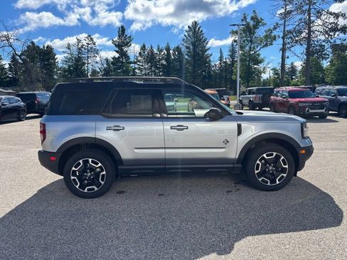 Used 2022 Ford Bronco Sport Outer Banks w/ Tech Package AWD/4WD image 2