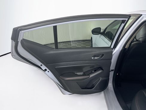 Used 2024 Nissan Altima 2.5 SR FWD image 26