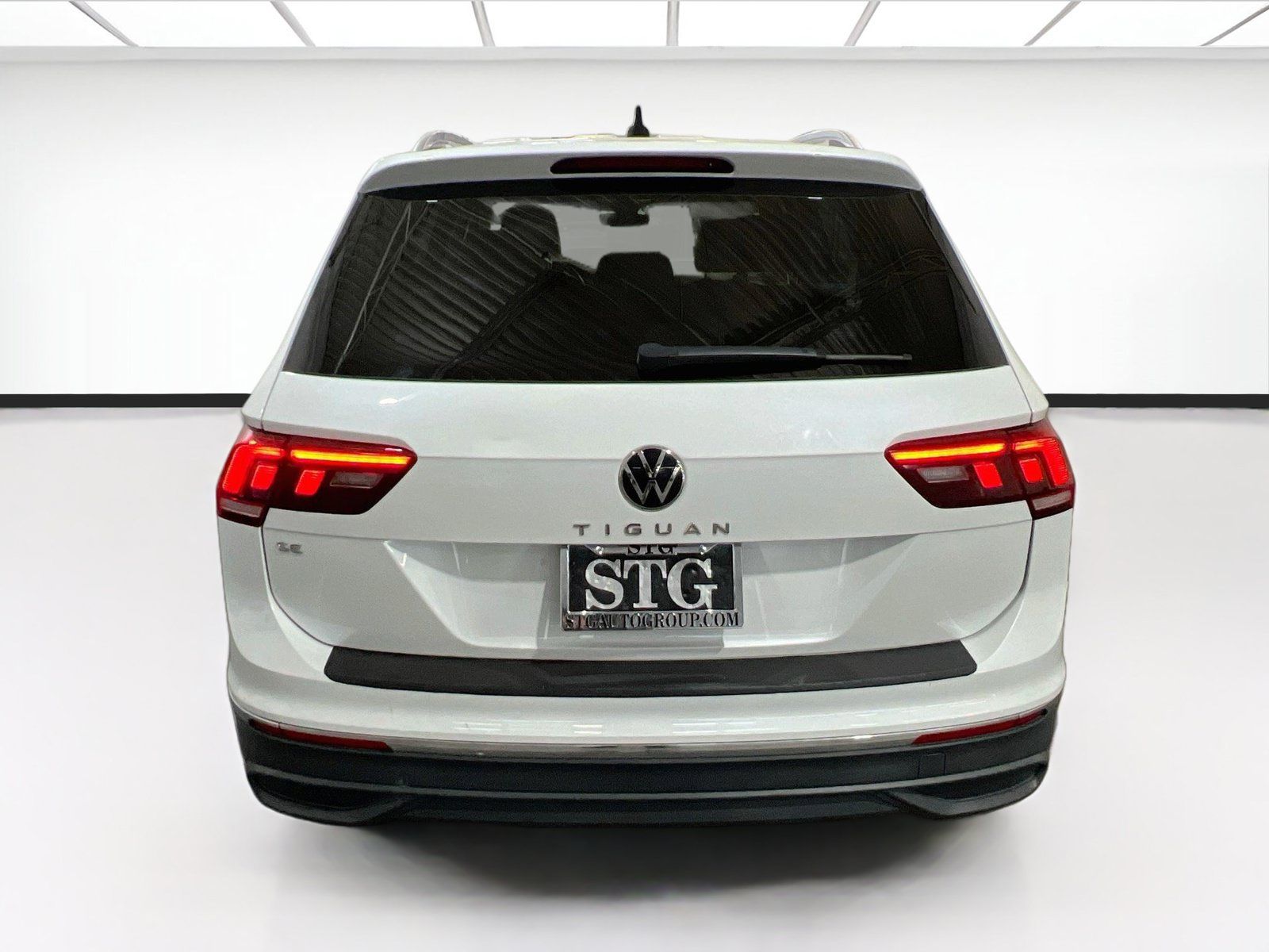 Used 2023 Volkswagen Tiguan SE FWD image 5