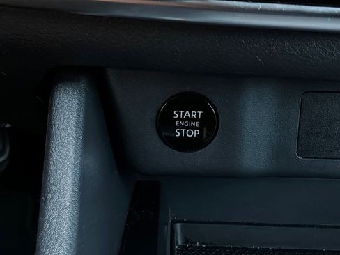 Used 2025 Nissan Rogue SV FWD image 28